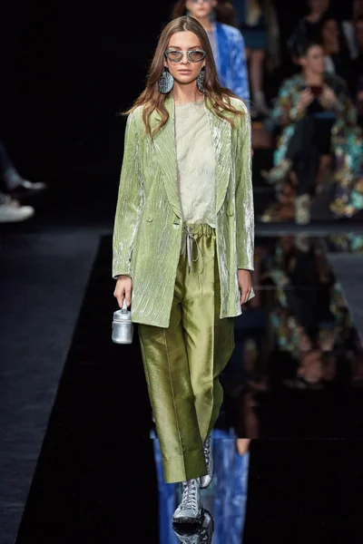 Look 25
